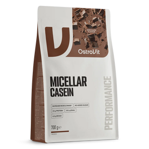 Bolsa de caseína micelar OstroVit Micellar Casein 700 g sabor chocolate en ángulo